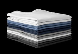 Gestapelte T-Shirts – Beispiel für Einfuhrumsatzsteuer bei Textilien